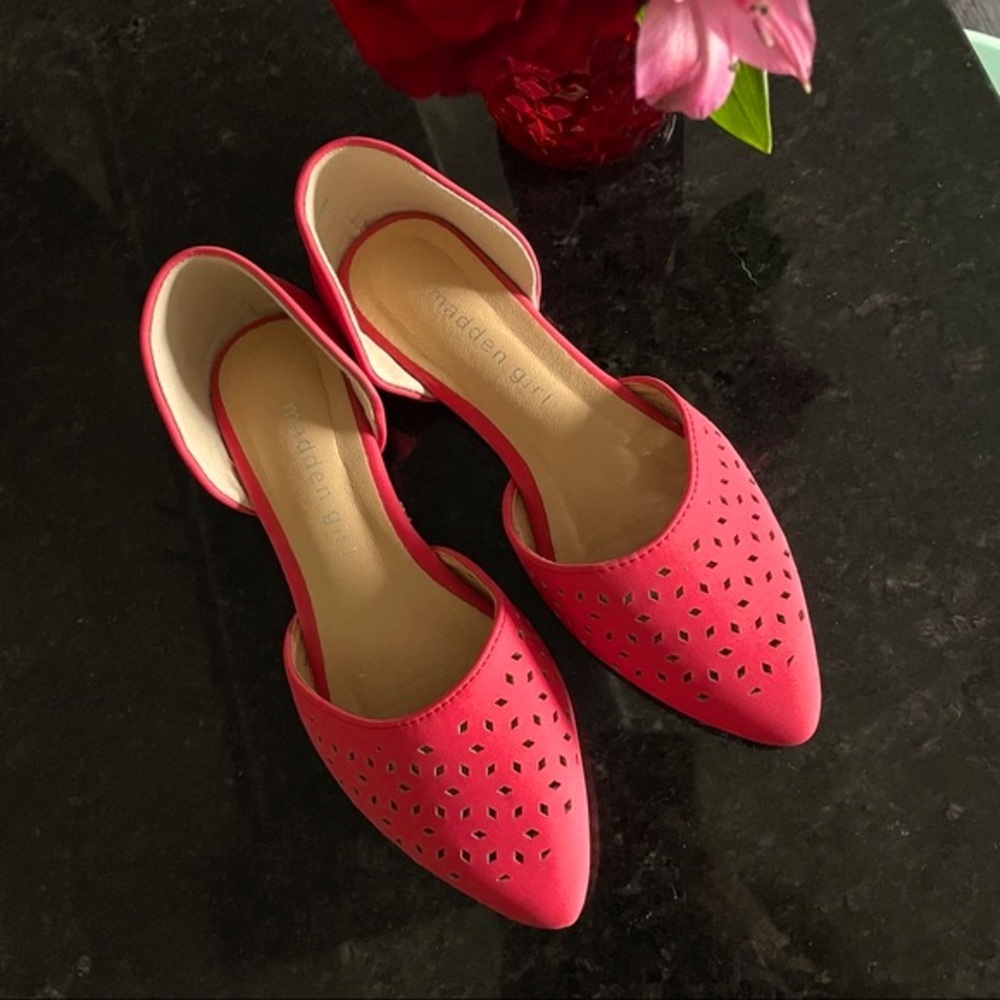 🥀Steve Madden Red Flats